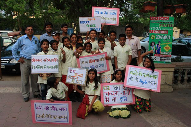 2012-4-22 School children joined iamgurgaon and GENPACT to celebrated the Earth Day...Street theater team