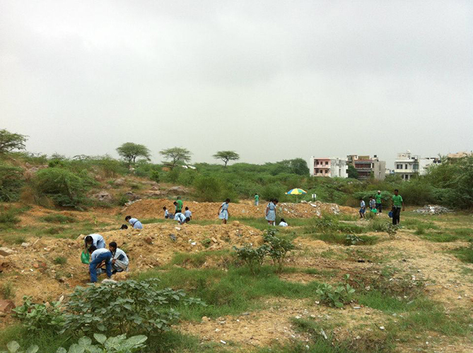 2012-7-26 Aravali Biodiversity Park, School Students planting