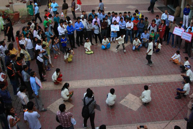 2013-4-22 Street play to raise awareness against the use of plastic