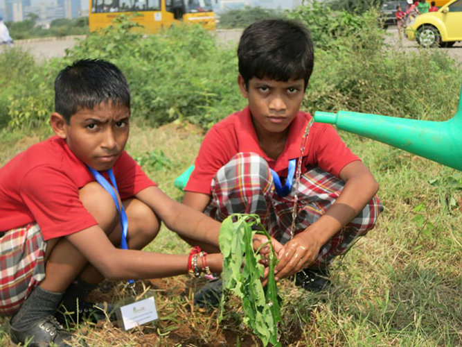 2013-9-vishwas school planting. hum mein hai vishwas